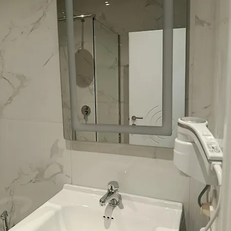 Rezidenca Pahumi 2 3* Durrës
