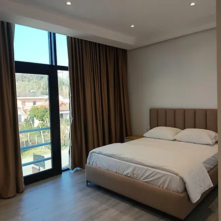 Rezidenca Pahumi 2 3* Durrës