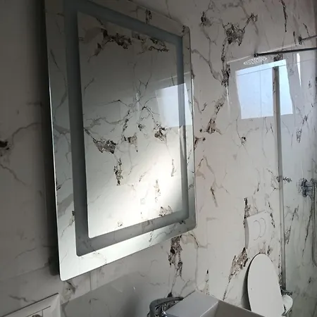 Rezidenca Pahumi 2 3* Durrës