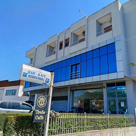 酒店 Rezidenca Pahumi 2 3*